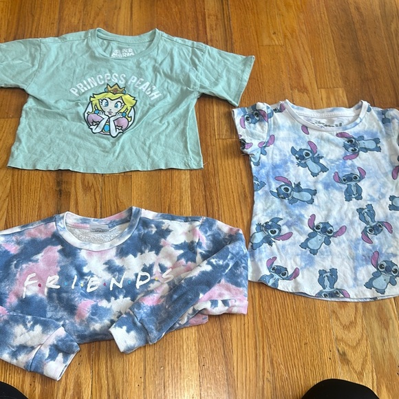 Girls graphic Tshirt lot size small stitch and Mario - Picture 1 of 4